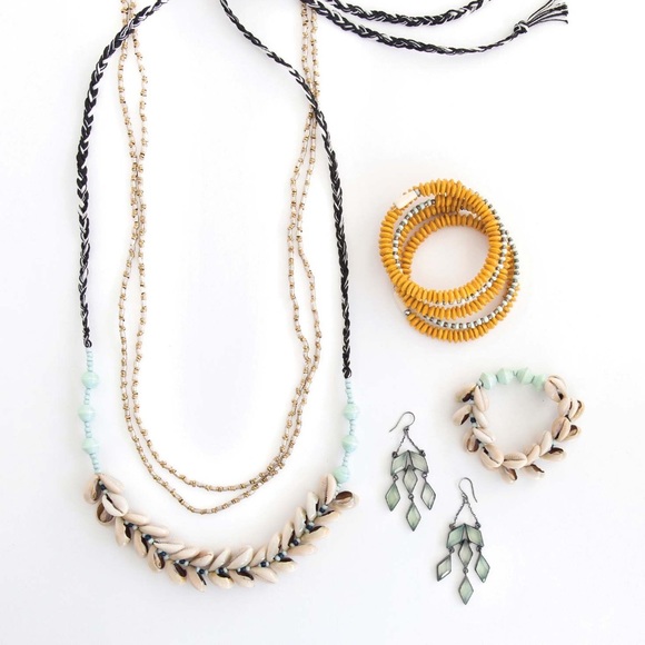 seashell cream mint puka shell bracelet - Picture 6 of 9